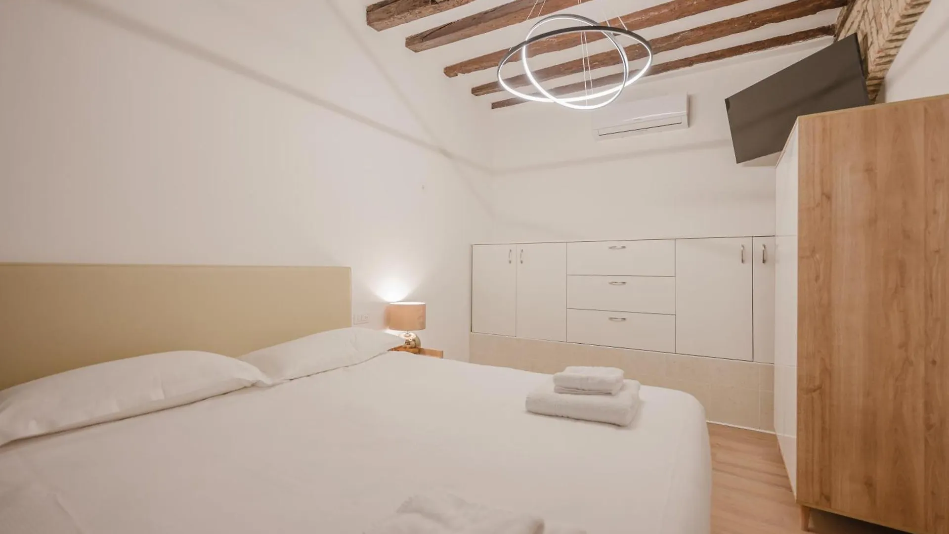 Rialto Suite 707 Veneza 2*,
