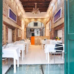 Al Mascaron Ridente 3*, Veneza Itália